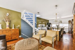 sala acogedora dentro de tu primera casa